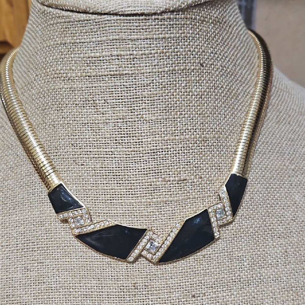 Vintage Trifari Elegant Black and  Goldtone Necklace